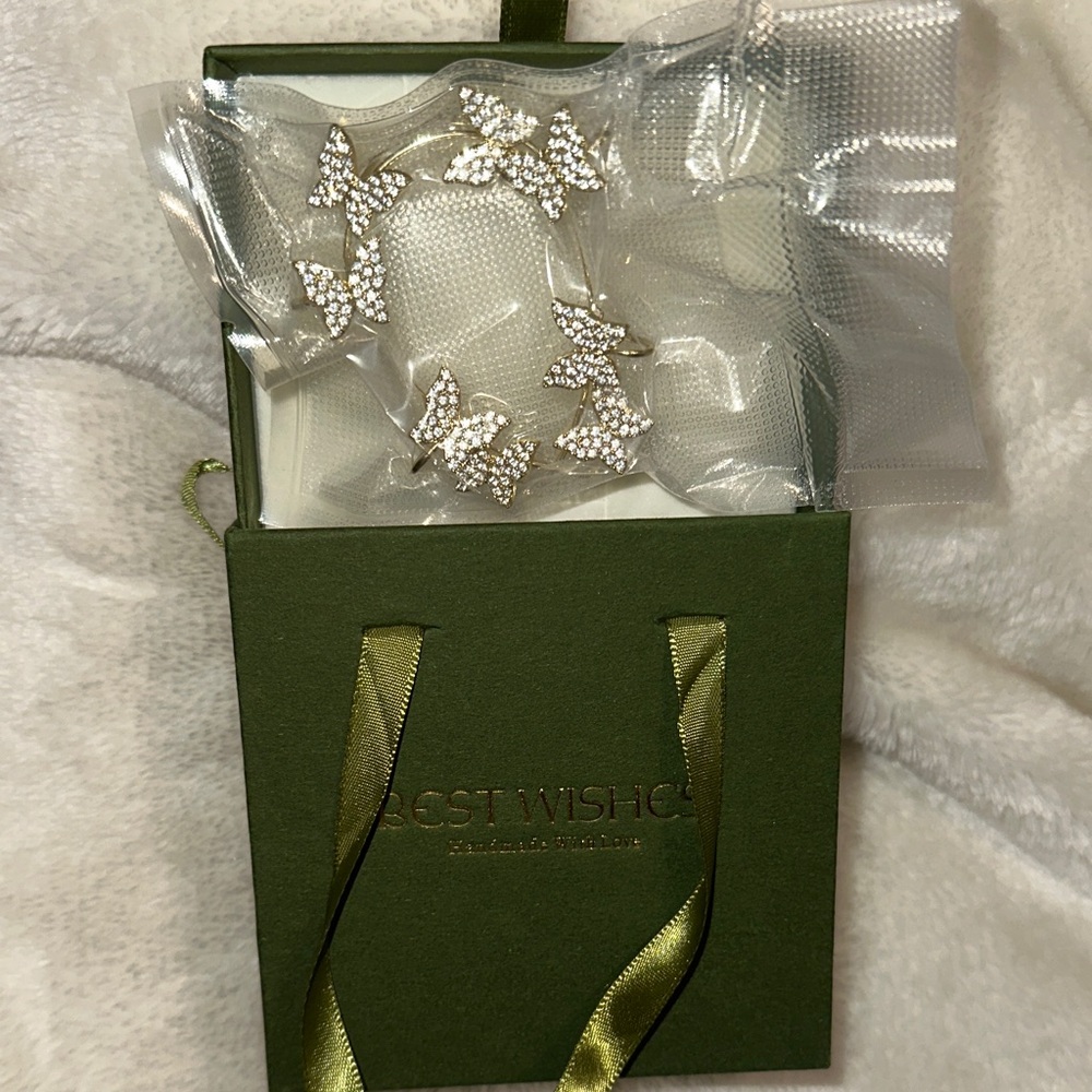 A Pair of Fashion Golden Fully Paved Diamond Butterfly
